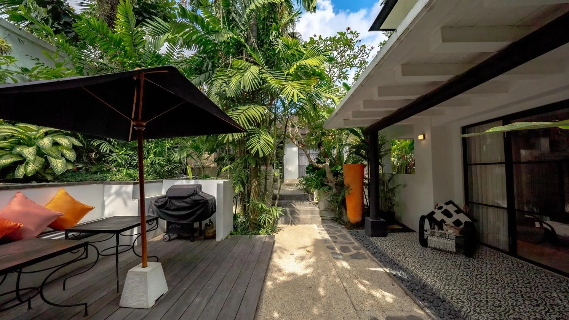 Martini Suite And Villa Kerobokan 5*,  Endonezya